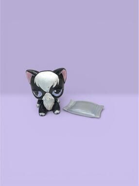 Littlest Pet Shop LPS Black and White Longhair Cat with pillow accessory
